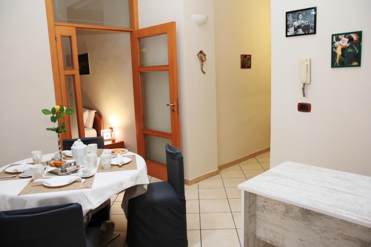 B&B Mitilini Central Station Napels Buitenkant foto